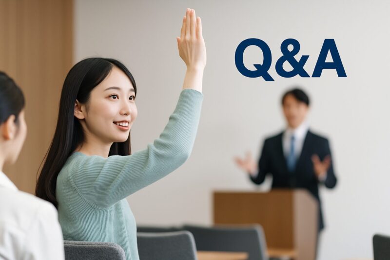 質問コーナーで手を挙げる日本人女性の写真(Japanese woman raising her hand during a Q&A session)